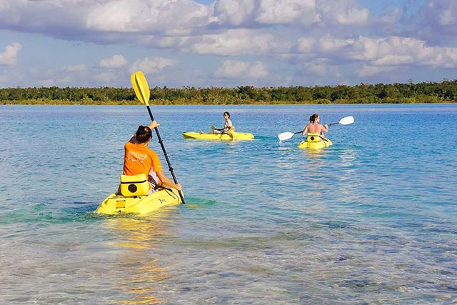 Bacalar lagoon kayaking